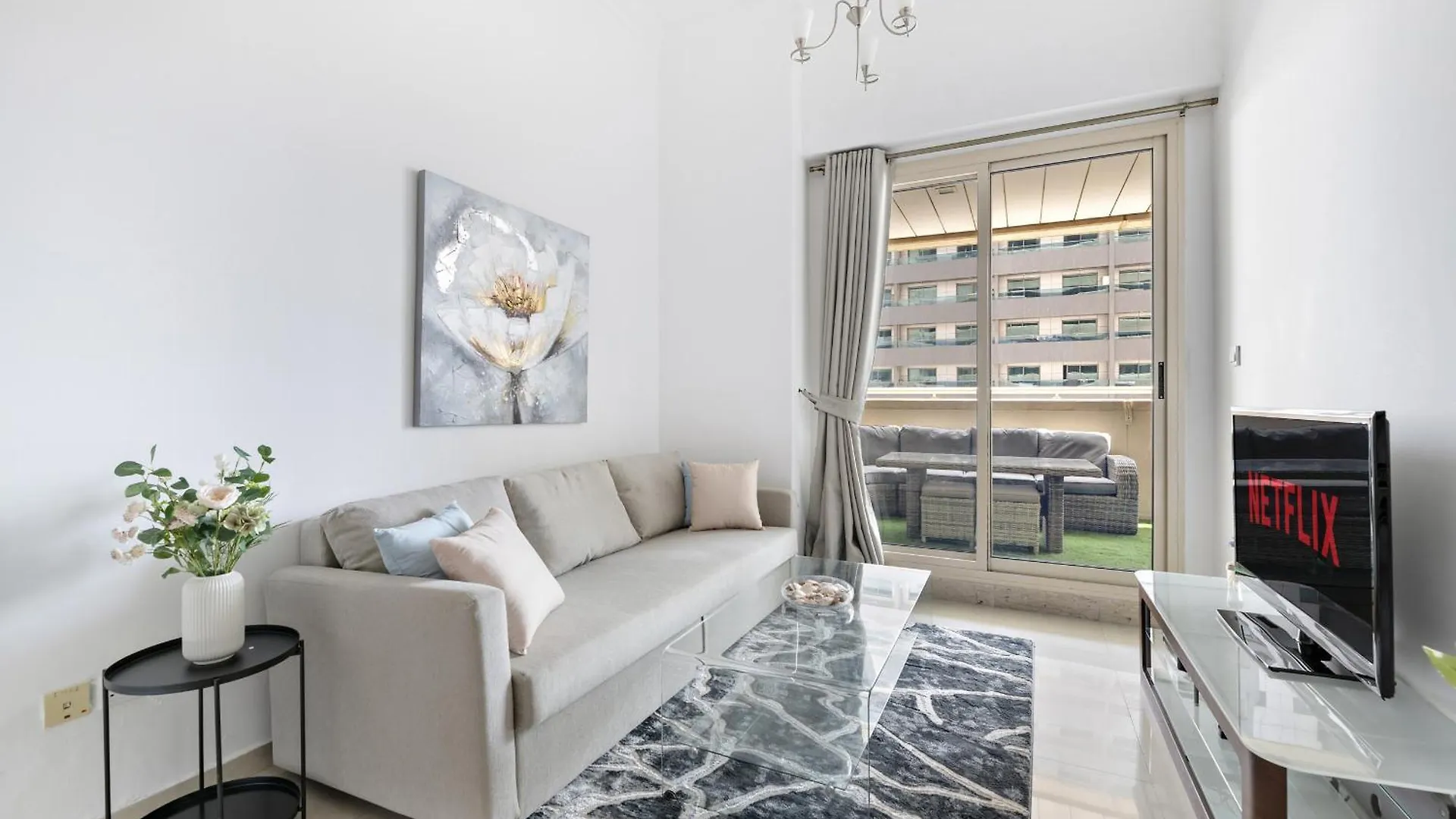 Vayk - Vibrant 1 Bd In The Marina With Spacious Terrace Dubai